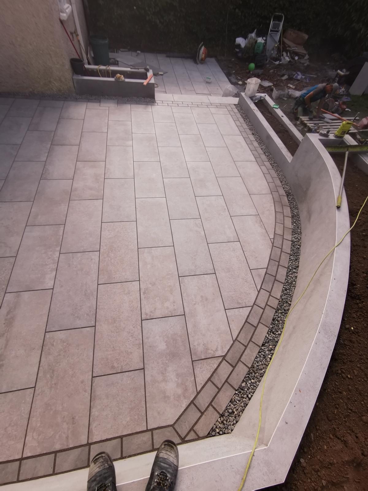 Curved paved patio and border