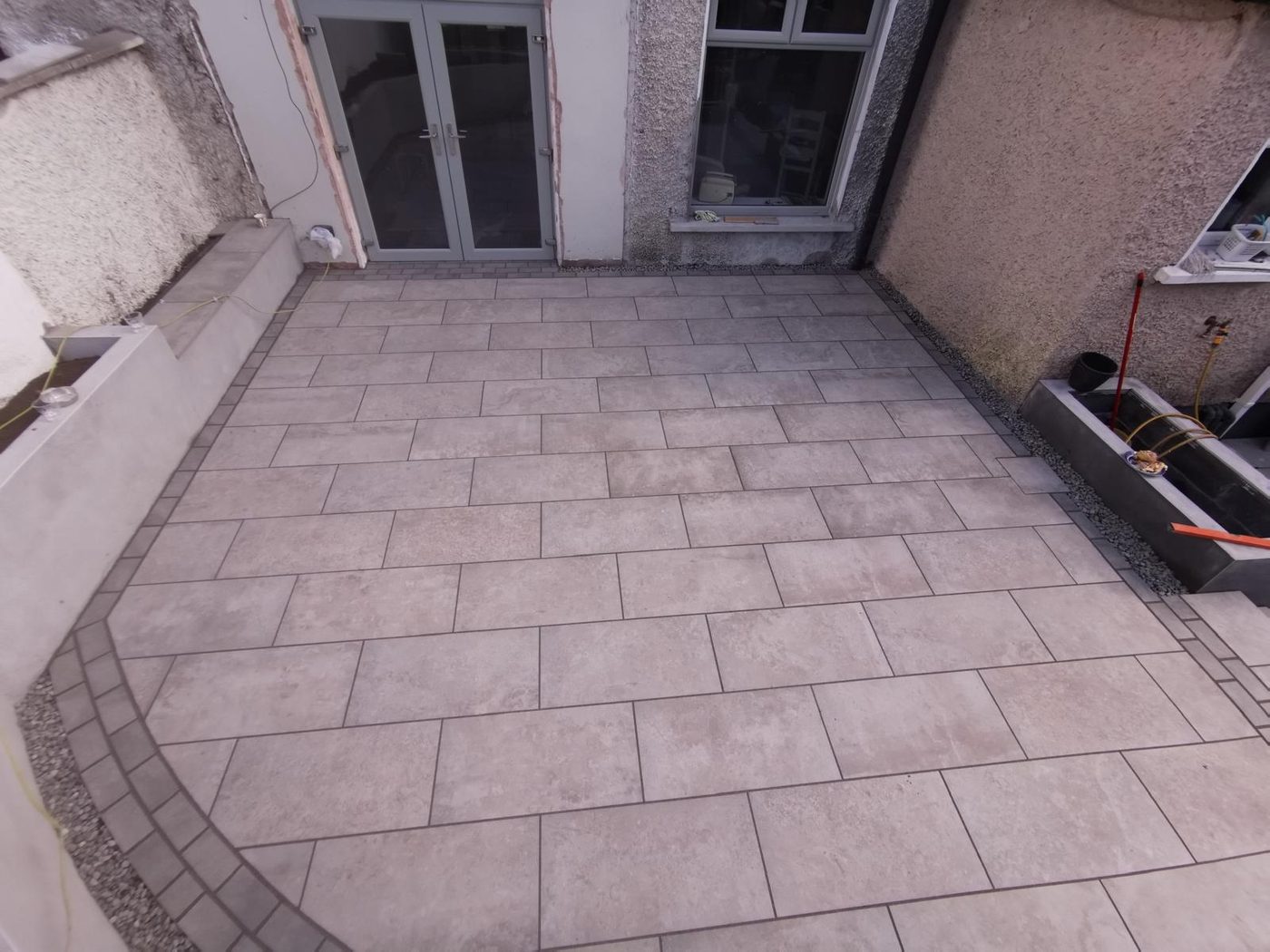 Beige paved patio seating area